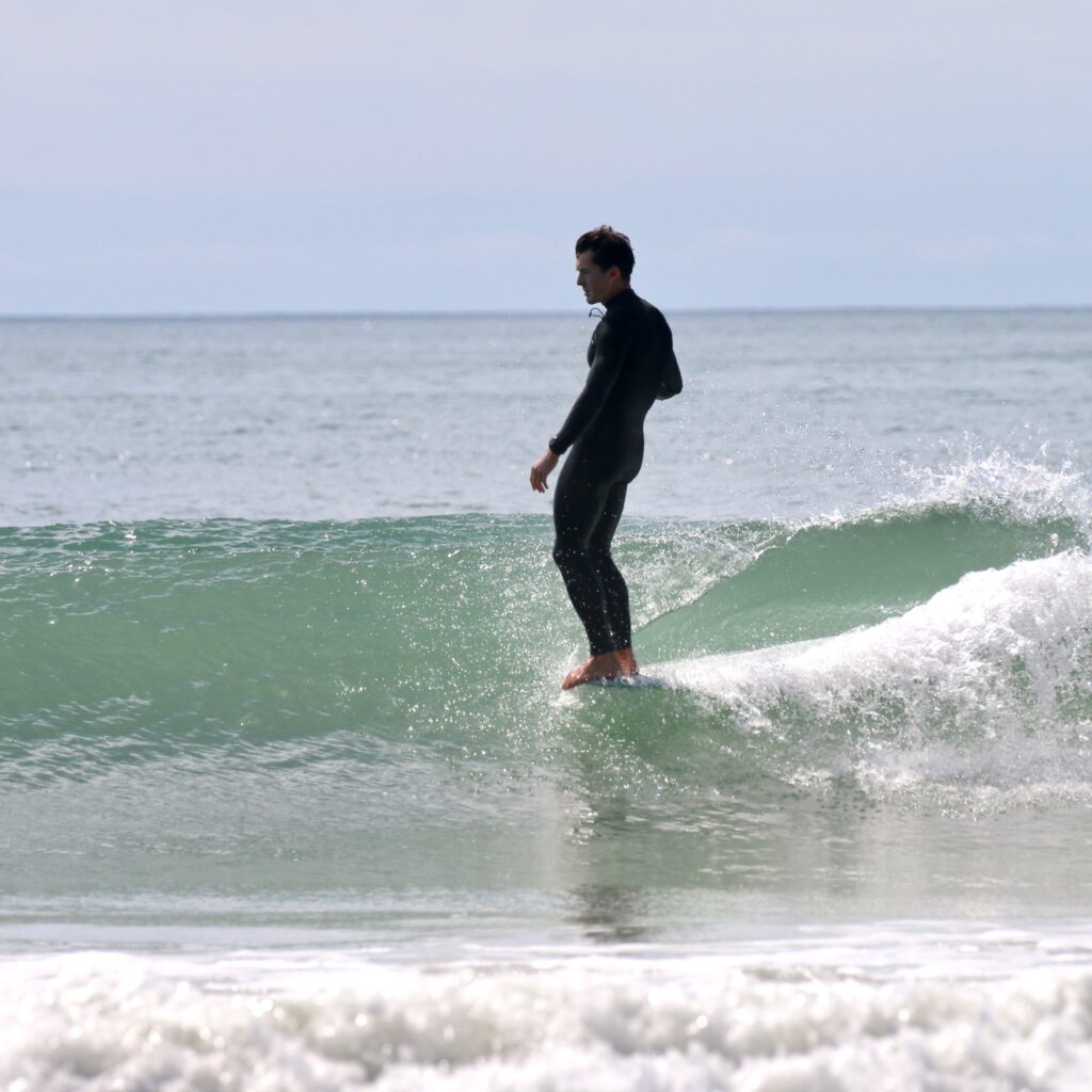 Elliot Dudley hangin ten